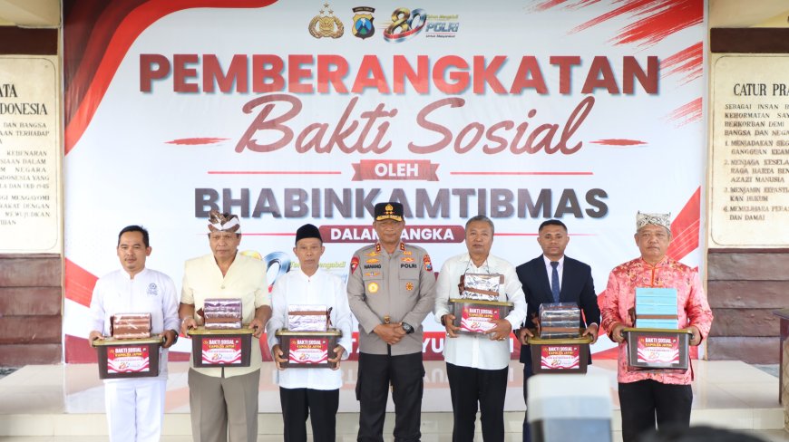 Kapolda Jatim Perkuat Nilai Spiritual melalui Pembagian Kitab Suci